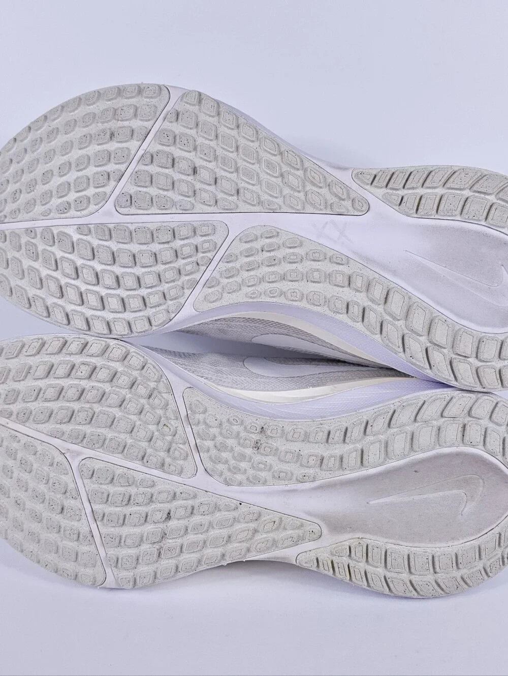 Nike Vomero 17 Mens 11.5 Max Cushion Neutral Road Running Shoes White ZoomX